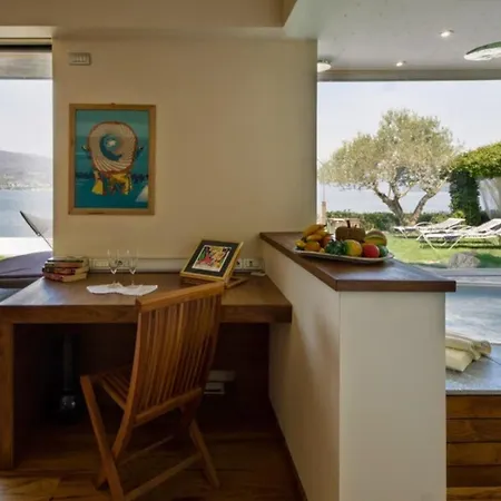 Classic, Elegant Private Opposite Villa Ispra