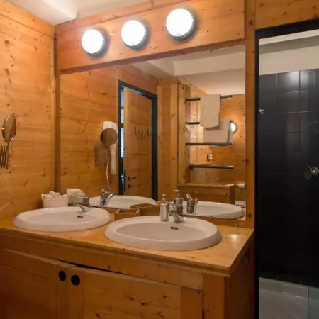 Classic, Elegant Private Opposite *