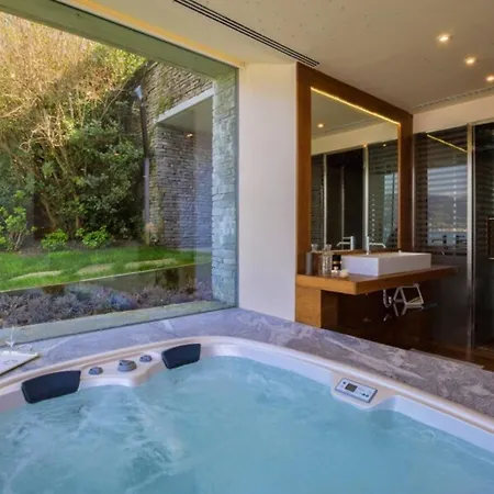 Classic, Elegant Private Opposite Villa Ispra