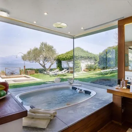 Classic, Elegant Private Opposite