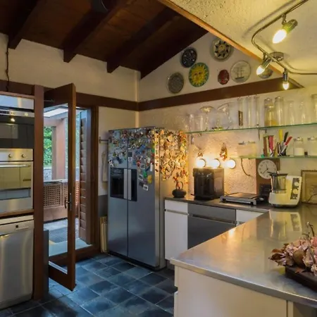 Classic, Elegant Private Opposite *