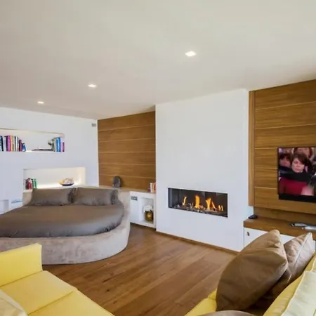 Villa Classic, Elegant Private Opposite *