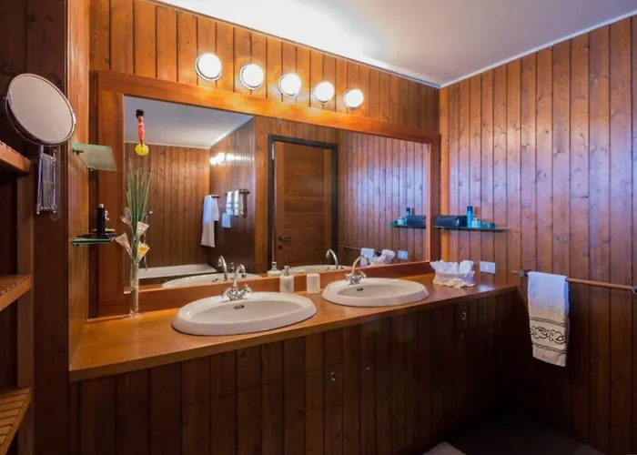 Classic, Elegant Private Opposite