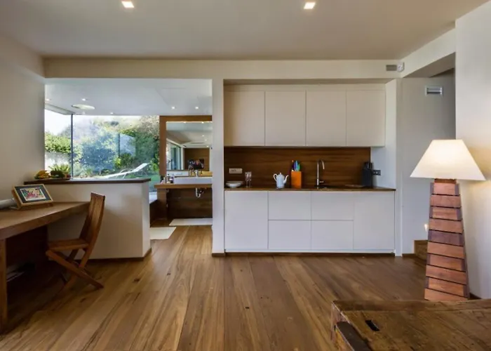 Classic, Elegant Private Opposite Βίλα