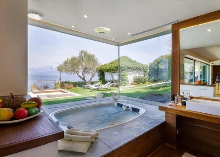 Classic, Elegant Private Opposite