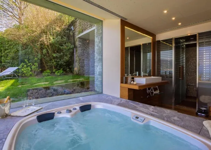 Classic, Elegant Private Opposite Willa Ispra